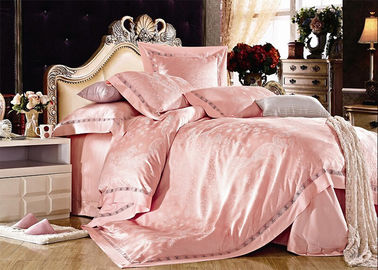 La literie en soie de satin élégant rouge place la belle feuille à plat de taie d'oreiller de linge de lit