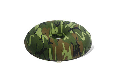 Coussin moderne de trou de beignet de mousse de mémoire de Camo pour des hémorroïdes