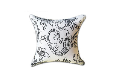 Le divan décoratif de textiles de mémoire de mousse de coussin à la maison de dos repose noir et blanc
