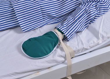 Gant médical de main patiente à haut risque de soins de santé avec la ceinture de contrainte