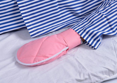 Gant médical de main patiente à haut risque de soins de santé avec la ceinture de contrainte