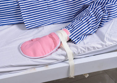 Gant médical de main patiente à haut risque de soins de santé avec la ceinture de contrainte