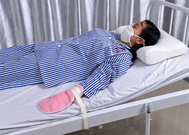 Gant médical de main patiente à haut risque de soins de santé avec la ceinture de contrainte