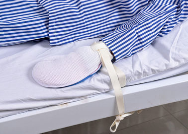 Gant médical de main patiente à haut risque de soins de santé avec la ceinture de contrainte