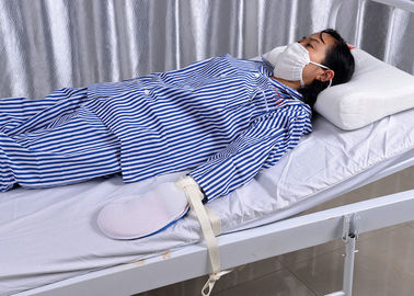 Gant médical de main patiente à haut risque de soins de santé avec la ceinture de contrainte