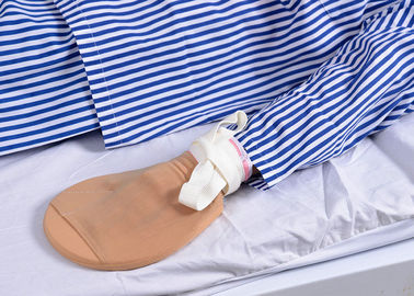 Gant médical de main patiente à haut risque de soins de santé avec la ceinture de contrainte