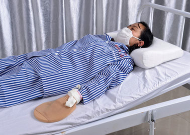 Gant médical de main patiente à haut risque de soins de santé avec la ceinture de contrainte