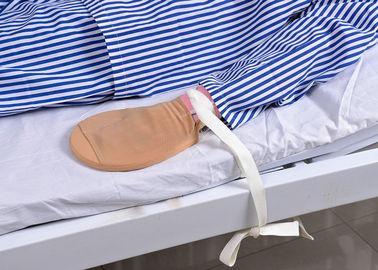 Gant médical de main patiente à haut risque de soins de santé avec la ceinture de contrainte