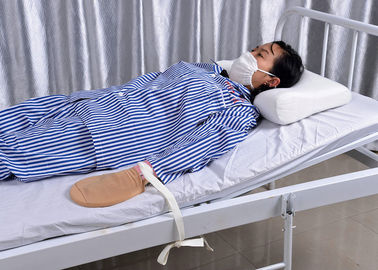 Gant médical de main patiente à haut risque de soins de santé avec la ceinture de contrainte