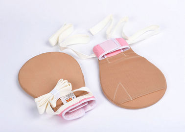 Gant médical de main patiente à haut risque de soins de santé avec la ceinture de contrainte
