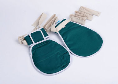 Gant médical de main patiente à haut risque de soins de santé avec la ceinture de contrainte