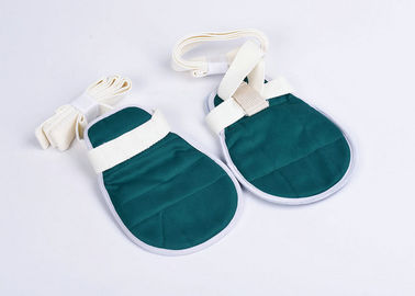 Gant médical de main patiente à haut risque de soins de santé avec la ceinture de contrainte